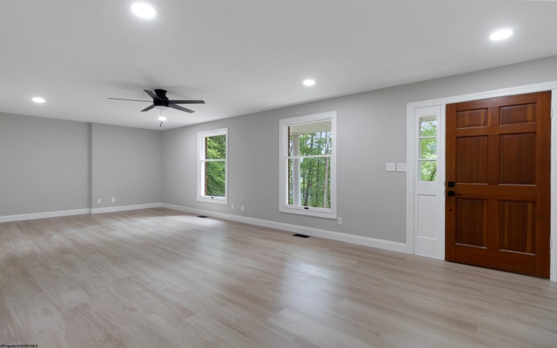 700 Terrace Avenue, Weston, West Virginia 26452, 3 Bedrooms Bedrooms, 6 Rooms Rooms,2 BathroomsBathrooms,Single Family Detached,For Sale,Terrace,10159971