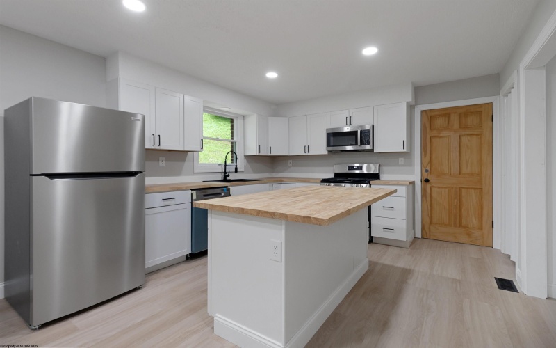 700 Terrace Avenue, Weston, West Virginia 26452, 3 Bedrooms Bedrooms, 6 Rooms Rooms,2 BathroomsBathrooms,Single Family Detached,For Sale,Terrace,10159971