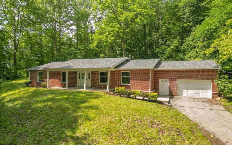 700 Terrace Avenue, Weston, West Virginia 26452, 3 Bedrooms Bedrooms, 6 Rooms Rooms,2 BathroomsBathrooms,Single Family Detached,For Sale,Terrace,10159971