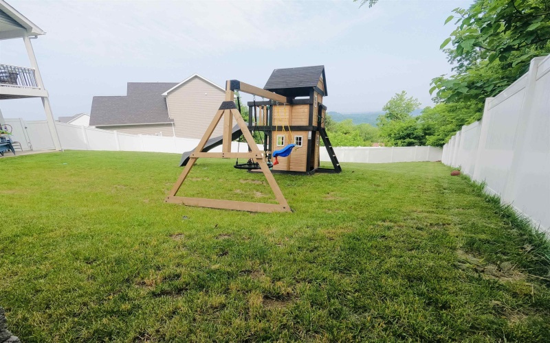 135 Canto Drive, Morgantown, West Virginia 26508, 4 Bedrooms Bedrooms, 6 Rooms Rooms,2 BathroomsBathrooms,Single Family Detached,For Sale,Canto,10159961