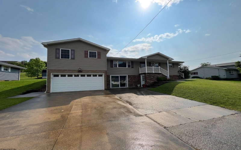 111 3rd Street, Shinnston, West Virginia 26431, 5 Bedrooms Bedrooms, 11 Rooms Rooms,3 BathroomsBathrooms,Single Family Detached,For Sale,3rd,10159960
