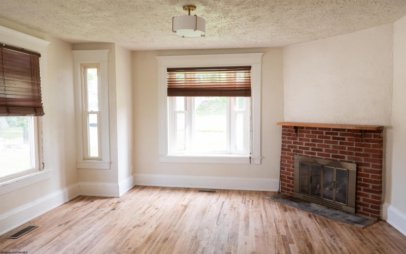 128 Hartland Avenue, Clarksburg, West Virginia 26301, 3 Bedrooms Bedrooms, 6 Rooms Rooms,1 BathroomBathrooms,Single Family Detached,For Sale,Hartland,10159966