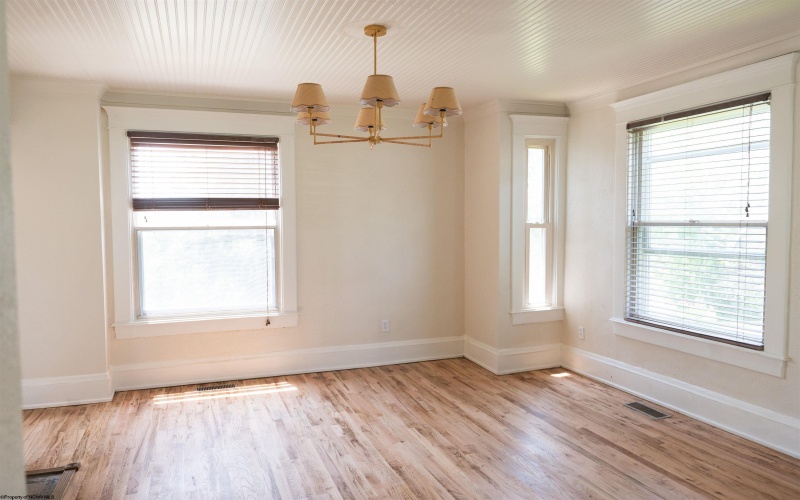 128 Hartland Avenue, Clarksburg, West Virginia 26301, 3 Bedrooms Bedrooms, 6 Rooms Rooms,1 BathroomBathrooms,Single Family Detached,For Sale,Hartland,10159966