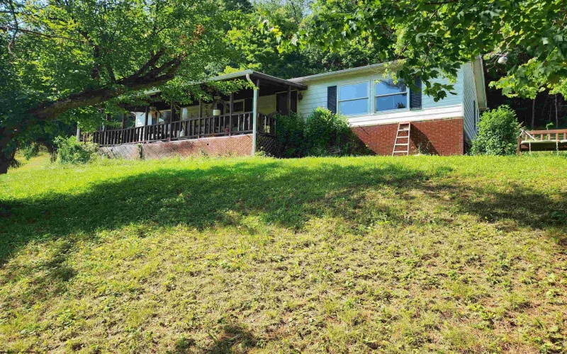 147 Country Estates Road, Fairmont, West Virginia 26554, 3 Bedrooms Bedrooms, 5 Rooms Rooms,1 BathroomBathrooms,Single Family Detached,For Sale,Country Estates,10159981