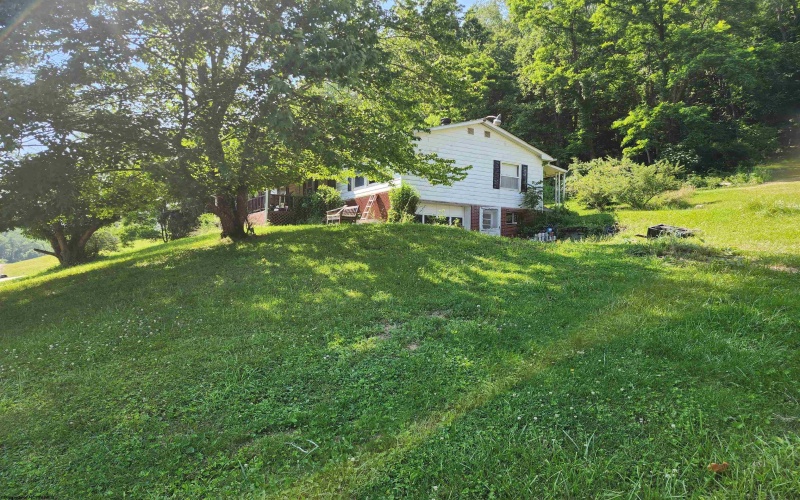 147 Country Estates Road, Fairmont, West Virginia 26554, 3 Bedrooms Bedrooms, 5 Rooms Rooms,1 BathroomBathrooms,Single Family Detached,For Sale,Country Estates,10159981