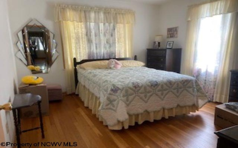 310 Hedge Street, Clarksburg, West Virginia 26301-2630, 3 Bedrooms Bedrooms, 8 Rooms Rooms,2 BathroomsBathrooms,Single Family Detached,For Sale,Hedge,10160004