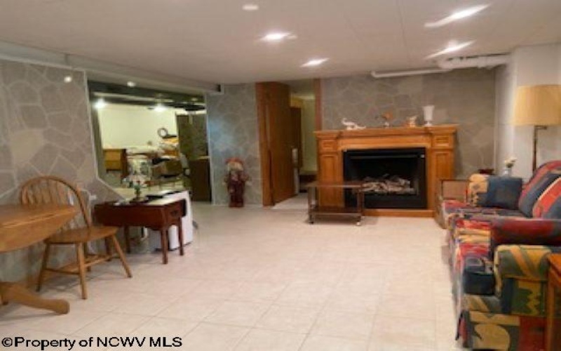 310 Hedge Street, Clarksburg, West Virginia 26301-2630, 3 Bedrooms Bedrooms, 8 Rooms Rooms,2 BathroomsBathrooms,Single Family Detached,For Sale,Hedge,10160004