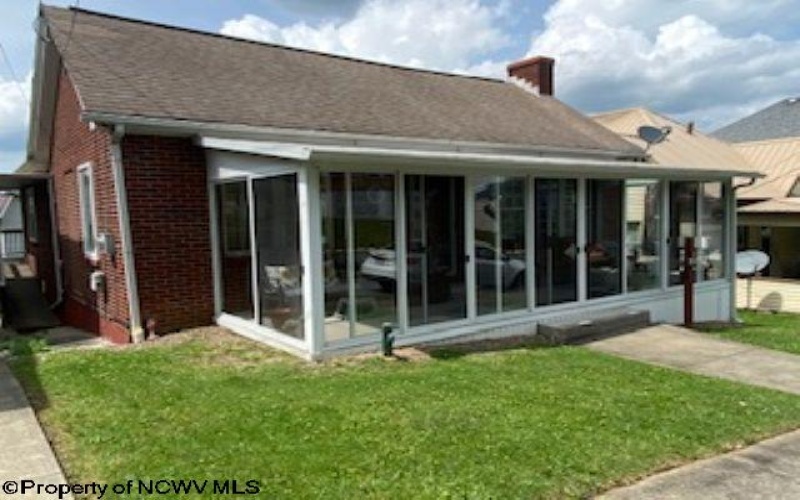 310 Hedge Street, Clarksburg, West Virginia 26301-2630, 3 Bedrooms Bedrooms, 8 Rooms Rooms,2 BathroomsBathrooms,Single Family Detached,For Sale,Hedge,10160004