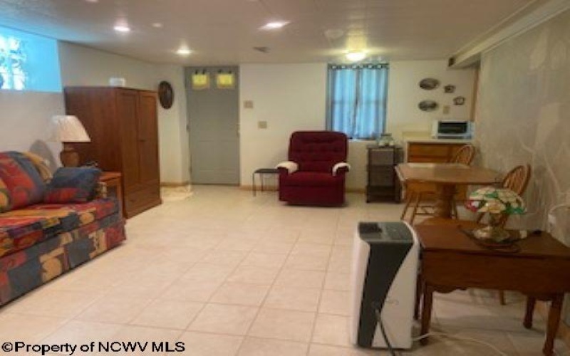 310 Hedge Street, Clarksburg, West Virginia 26301-2630, 3 Bedrooms Bedrooms, 8 Rooms Rooms,2 BathroomsBathrooms,Single Family Detached,For Sale,Hedge,10160004
