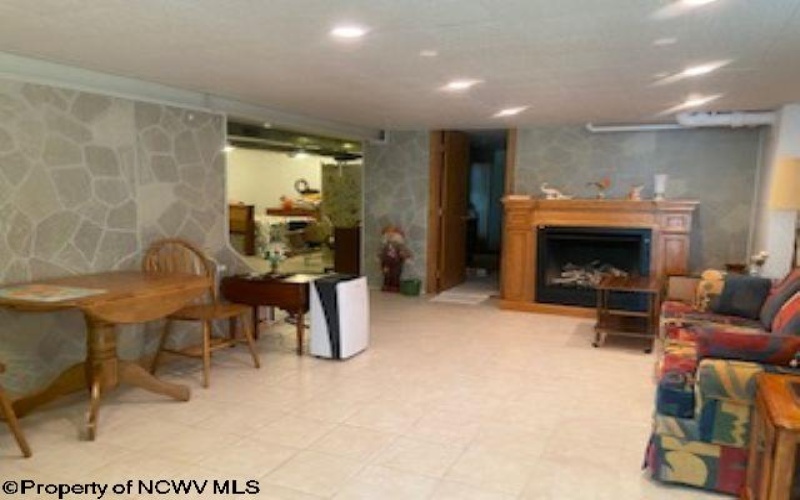 310 Hedge Street, Clarksburg, West Virginia 26301-2630, 3 Bedrooms Bedrooms, 8 Rooms Rooms,2 BathroomsBathrooms,Single Family Detached,For Sale,Hedge,10160004