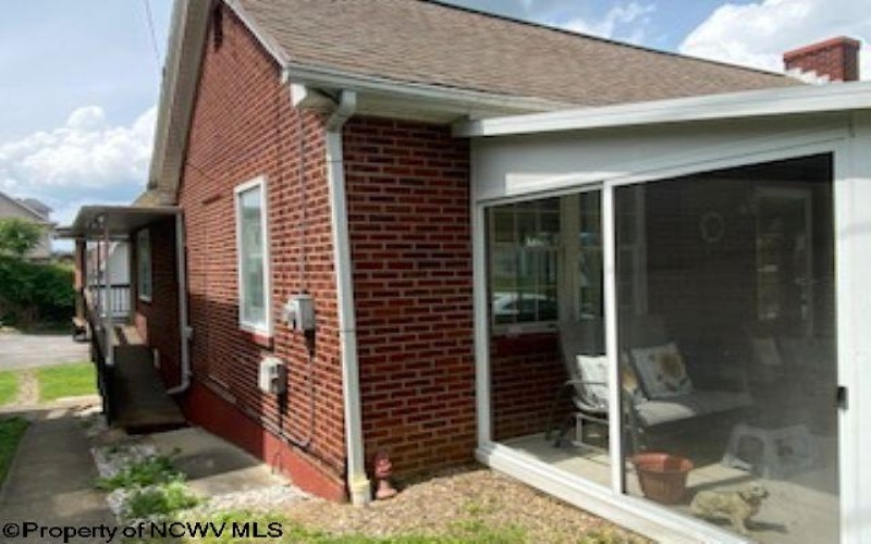 310 Hedge Street, Clarksburg, West Virginia 26301-2630, 3 Bedrooms Bedrooms, 8 Rooms Rooms,2 BathroomsBathrooms,Single Family Detached,For Sale,Hedge,10160004