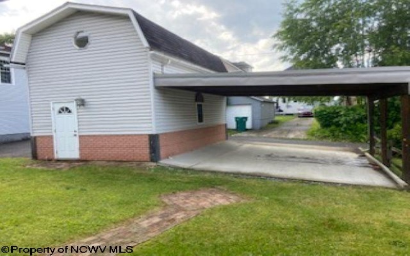 310 Hedge Street, Clarksburg, West Virginia 26301-2630, 3 Bedrooms Bedrooms, 8 Rooms Rooms,2 BathroomsBathrooms,Single Family Detached,For Sale,Hedge,10160004