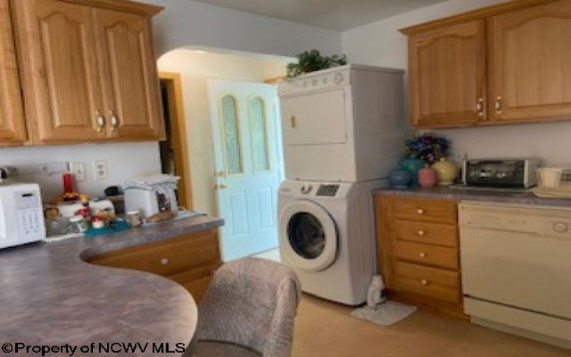 310 Hedge Street, Clarksburg, West Virginia 26301-2630, 3 Bedrooms Bedrooms, 8 Rooms Rooms,2 BathroomsBathrooms,Single Family Detached,For Sale,Hedge,10160004