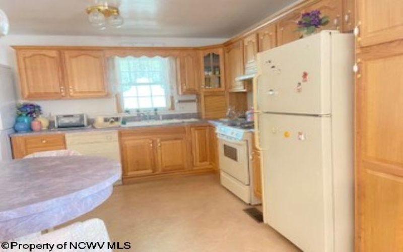 310 Hedge Street, Clarksburg, West Virginia 26301-2630, 3 Bedrooms Bedrooms, 8 Rooms Rooms,2 BathroomsBathrooms,Single Family Detached,For Sale,Hedge,10160004