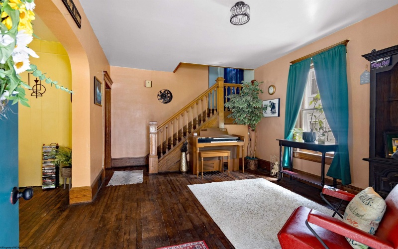 306 Hedge Street, Clarksburg, West Virginia 26301, 3 Bedrooms Bedrooms, 10 Rooms Rooms,1 BathroomBathrooms,Single Family Detached,For Sale,Hedge,10159993