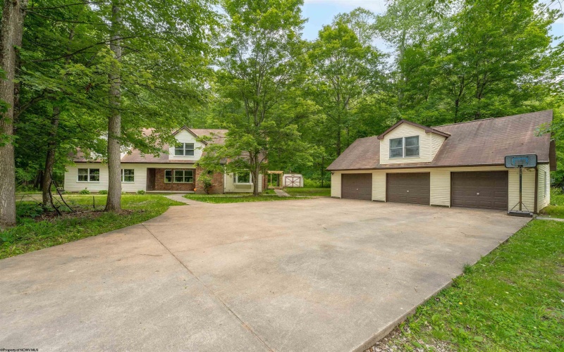 59 Amber Lane, Fairmont, West Virginia 26554, 4 Bedrooms Bedrooms, 8 Rooms Rooms,3 BathroomsBathrooms,Single Family Detached,For Sale,Amber,10159989