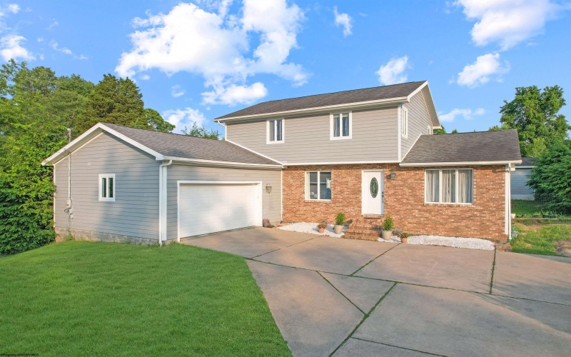103 White Avenue, Fairmont, West Virginia 26554, 3 Bedrooms Bedrooms, 10 Rooms Rooms,3 BathroomsBathrooms,Single Family Detached,For Sale,White,10159985