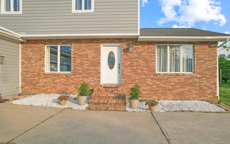 103 White Avenue, Fairmont, West Virginia 26554, 3 Bedrooms Bedrooms, 10 Rooms Rooms,3 BathroomsBathrooms,Single Family Detached,For Sale,White,10159985