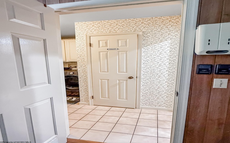609 Southern Pines Drive, Oakland, Maryland 21550, 4 Bedrooms Bedrooms, 11 Rooms Rooms,2 BathroomsBathrooms,Single Family Detached,For Sale,Southern Pines,10159990