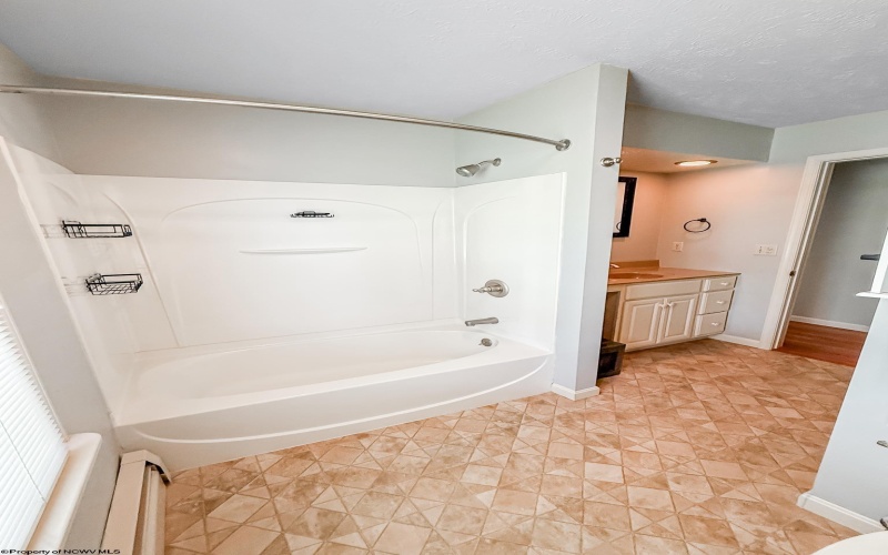 609 Southern Pines Drive, Oakland, Maryland 21550, 4 Bedrooms Bedrooms, 11 Rooms Rooms,2 BathroomsBathrooms,Single Family Detached,For Sale,Southern Pines,10159990