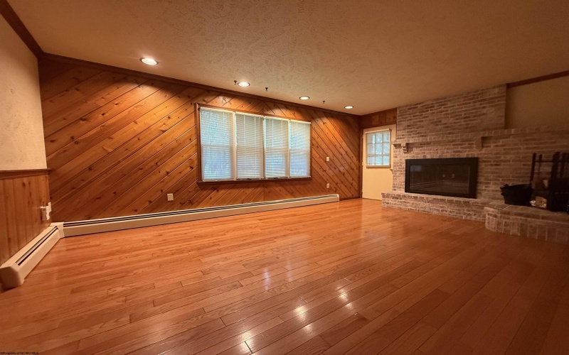 609 Southern Pines Drive, Oakland, Maryland 21550, 4 Bedrooms Bedrooms, 11 Rooms Rooms,2 BathroomsBathrooms,Single Family Detached,For Sale,Southern Pines,10159990