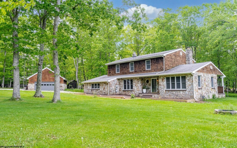 609 Southern Pines Drive, Oakland, Maryland 21550, 4 Bedrooms Bedrooms, 11 Rooms Rooms,2 BathroomsBathrooms,Single Family Detached,For Sale,Southern Pines,10159990