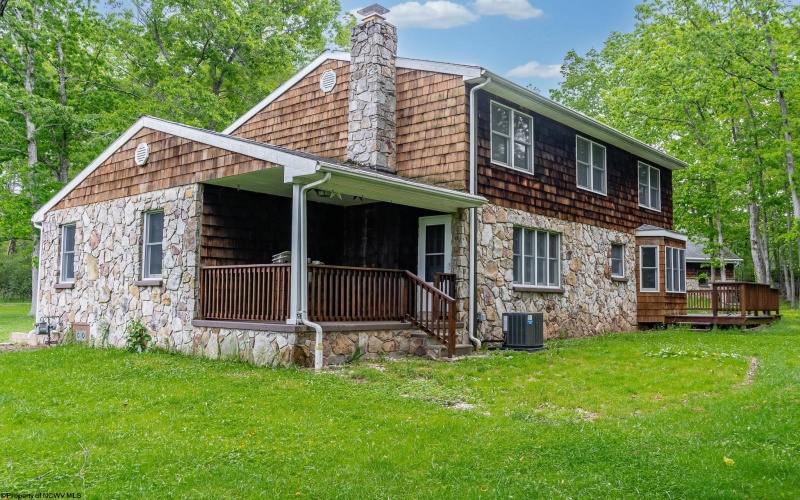 609 Southern Pines Drive, Oakland, Maryland 21550, 4 Bedrooms Bedrooms, 11 Rooms Rooms,2 BathroomsBathrooms,Single Family Detached,For Sale,Southern Pines,10159990