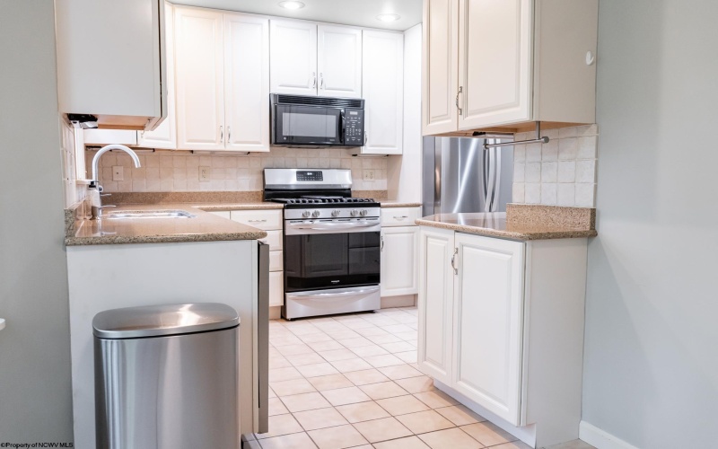 609 Southern Pines Drive, Oakland, Maryland 21550, 4 Bedrooms Bedrooms, 11 Rooms Rooms,2 BathroomsBathrooms,Single Family Detached,For Sale,Southern Pines,10159990