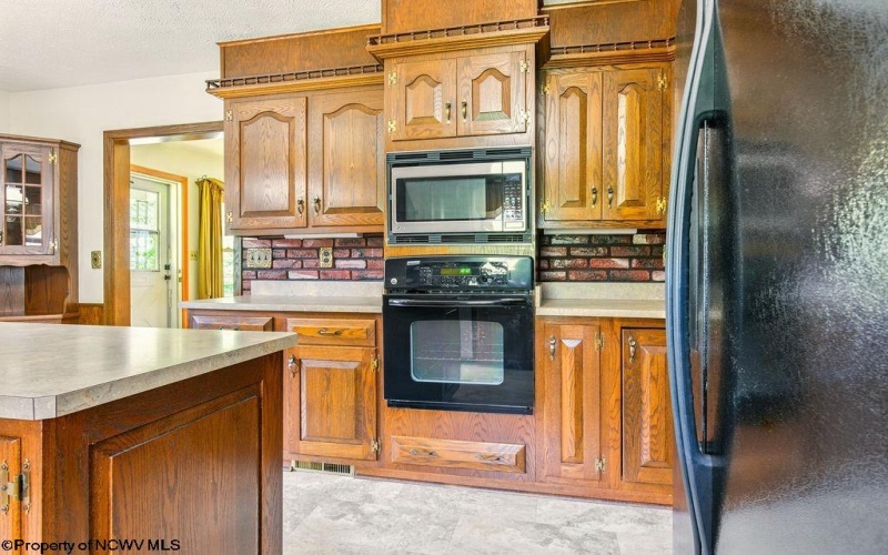 6490 Benedum Drive, Shinnston, West Virginia 26431, 3 Bedrooms Bedrooms, 9 Rooms Rooms,3 BathroomsBathrooms,Single Family Detached,For Sale,Benedum,10160011