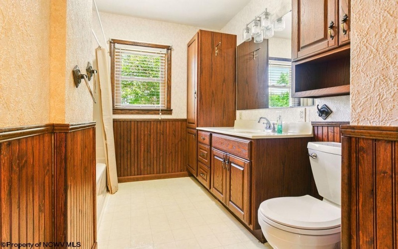 6490 Benedum Drive, Shinnston, West Virginia 26431, 3 Bedrooms Bedrooms, 9 Rooms Rooms,3 BathroomsBathrooms,Single Family Detached,For Sale,Benedum,10160011