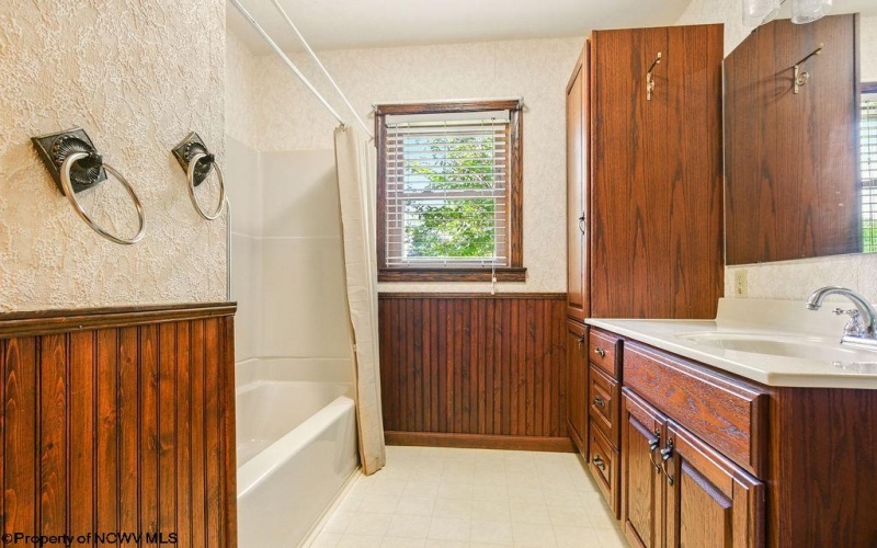 6490 Benedum Drive, Shinnston, West Virginia 26431, 3 Bedrooms Bedrooms, 9 Rooms Rooms,3 BathroomsBathrooms,Single Family Detached,For Sale,Benedum,10160011