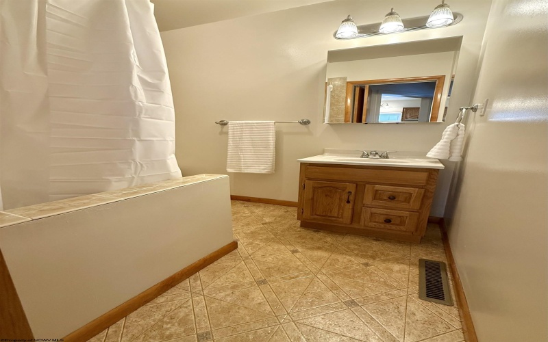 106 Woodland Avenue, Clarksburg, West Virginia 26301, ,Multi-unit/income,For Sale,Woodland,10160022