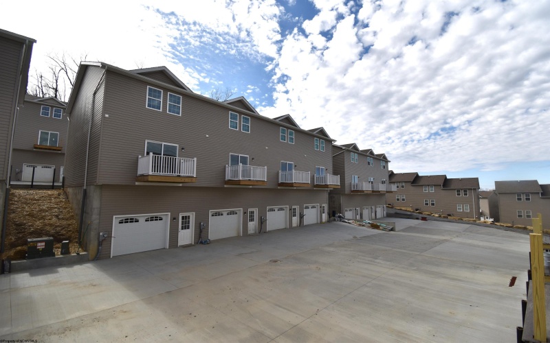 611 Mutts Way, Morgantown, West Virginia 26505, 3 Bedrooms Bedrooms, 4 Rooms Rooms,4 BathroomsBathrooms,Residential Rentals,For Rent,Mutts,10160020