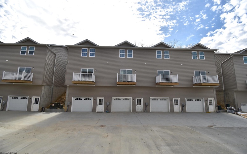 611 Mutts Way, Morgantown, West Virginia 26505, 3 Bedrooms Bedrooms, 4 Rooms Rooms,4 BathroomsBathrooms,Residential Rentals,For Rent,Mutts,10160020