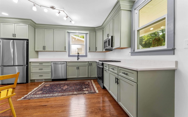 421 White Avenue, Morgantown, West Virginia 26501-6648, 2 Bedrooms Bedrooms, 7 Rooms Rooms,1 BathroomBathrooms,Single Family Detached,For Sale,White,10160024