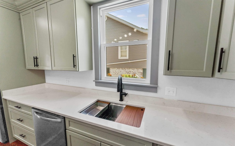 421 White Avenue, Morgantown, West Virginia 26501-6648, 2 Bedrooms Bedrooms, 7 Rooms Rooms,1 BathroomBathrooms,Single Family Detached,For Sale,White,10160024