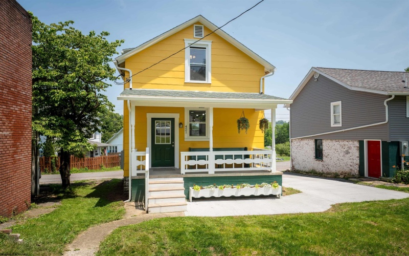 421 White Avenue, Morgantown, West Virginia 26501-6648, 2 Bedrooms Bedrooms, 7 Rooms Rooms,1 BathroomBathrooms,Single Family Detached,For Sale,White,10160024