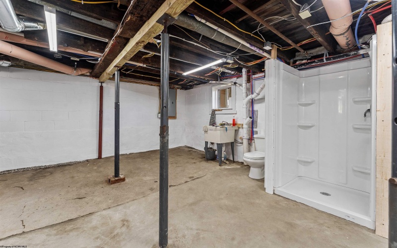 421 White Avenue, Morgantown, West Virginia 26501-6648, 2 Bedrooms Bedrooms, 7 Rooms Rooms,1 BathroomBathrooms,Single Family Detached,For Sale,White,10160024