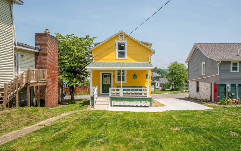 421 White Avenue, Morgantown, West Virginia 26501-6648, 2 Bedrooms Bedrooms, 7 Rooms Rooms,1 BathroomBathrooms,Single Family Detached,For Sale,White,10160024