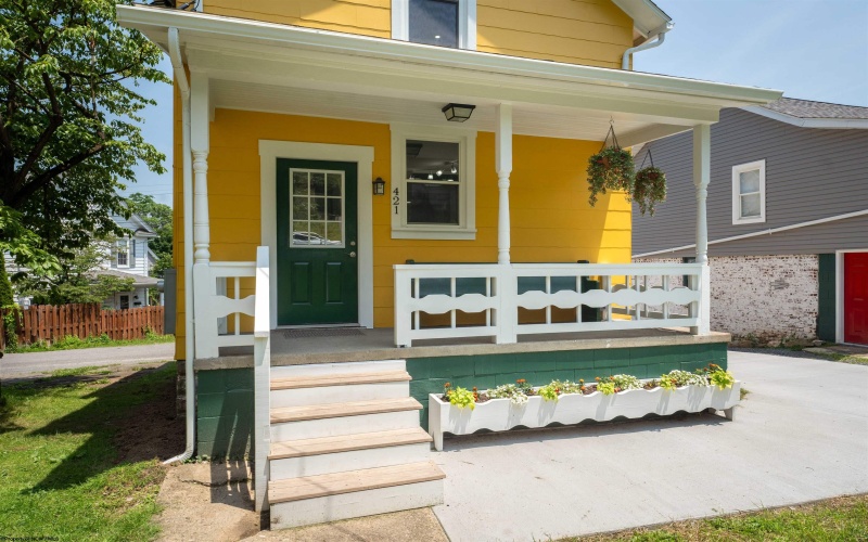 421 White Avenue, Morgantown, West Virginia 26501-6648, 2 Bedrooms Bedrooms, 7 Rooms Rooms,1 BathroomBathrooms,Single Family Detached,For Sale,White,10160024
