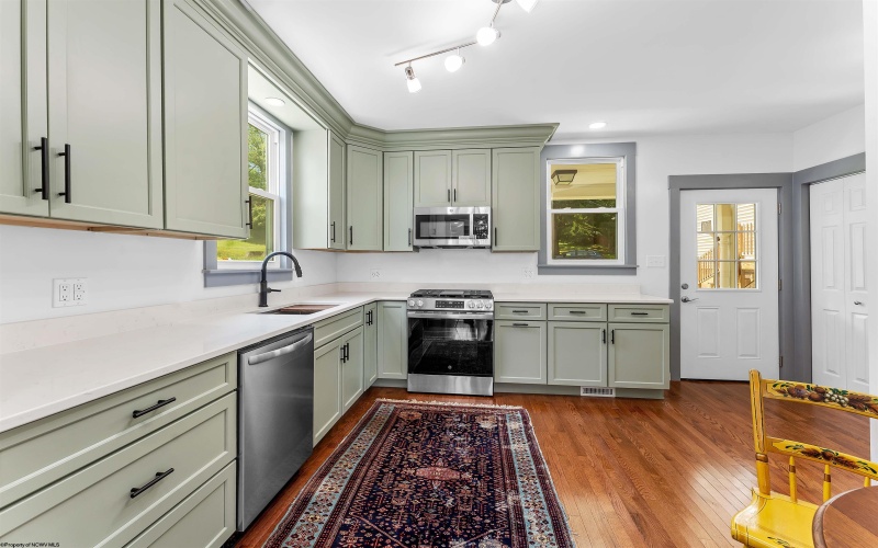 421 White Avenue, Morgantown, West Virginia 26501-6648, 2 Bedrooms Bedrooms, 7 Rooms Rooms,1 BathroomBathrooms,Single Family Detached,For Sale,White,10160024