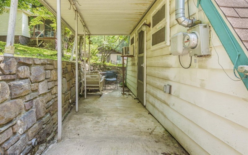 431 Valley Falls Road, Fairmont, West Virginia 26554, 2 Bedrooms Bedrooms, 5 Rooms Rooms,1 BathroomBathrooms,Single Family Detached,For Sale,Valley Falls,10160031