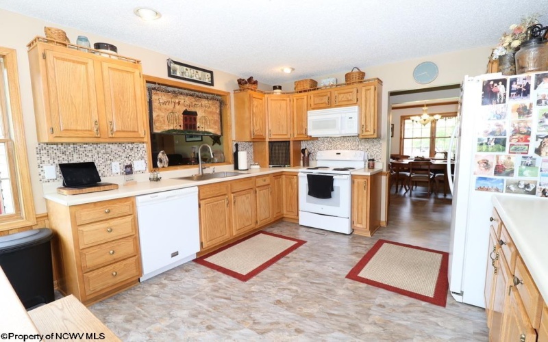 16 Greentree Lane, Elkins, West Virginia 26241, 5 Bedrooms Bedrooms, 8 Rooms Rooms,3 BathroomsBathrooms,Single Family Detached,For Sale,Greentree,10160030