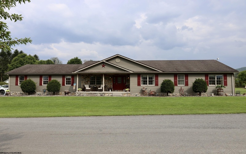 16 Greentree Lane, Elkins, West Virginia 26241, 5 Bedrooms Bedrooms, 8 Rooms Rooms,3 BathroomsBathrooms,Single Family Detached,For Sale,Greentree,10160030