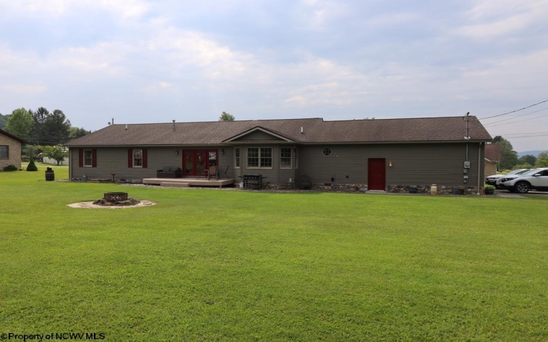 16 Greentree Lane, Elkins, West Virginia 26241, 5 Bedrooms Bedrooms, 8 Rooms Rooms,3 BathroomsBathrooms,Single Family Detached,For Sale,Greentree,10160030