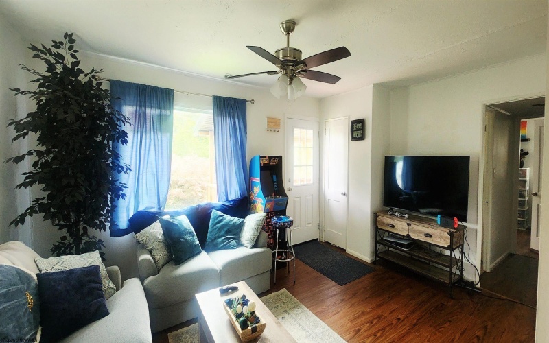 179 Circle Drive, Fairmont, West Virginia 26554, 2 Bedrooms Bedrooms, 6 Rooms Rooms,2 BathroomsBathrooms,Single Family Detached,For Sale,Circle,10160053