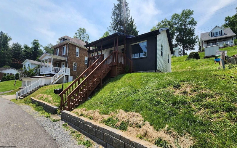 179 Circle Drive, Fairmont, West Virginia 26554, 2 Bedrooms Bedrooms, 6 Rooms Rooms,2 BathroomsBathrooms,Single Family Detached,For Sale,Circle,10160053