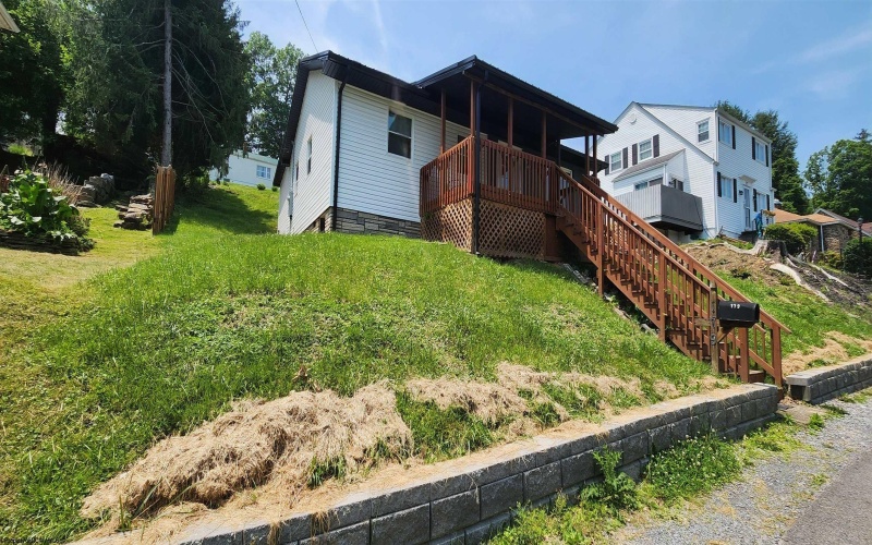 179 Circle Drive, Fairmont, West Virginia 26554, 2 Bedrooms Bedrooms, 6 Rooms Rooms,2 BathroomsBathrooms,Single Family Detached,For Sale,Circle,10160053