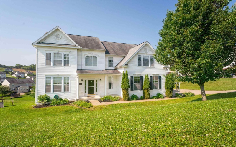 453 Blackberry Ridge Drive, Morgantown, West Virginia 26508, 4 Bedrooms Bedrooms, 10 Rooms Rooms,3 BathroomsBathrooms,Single Family Detached,For Sale,Blackberry Ridge,10160049