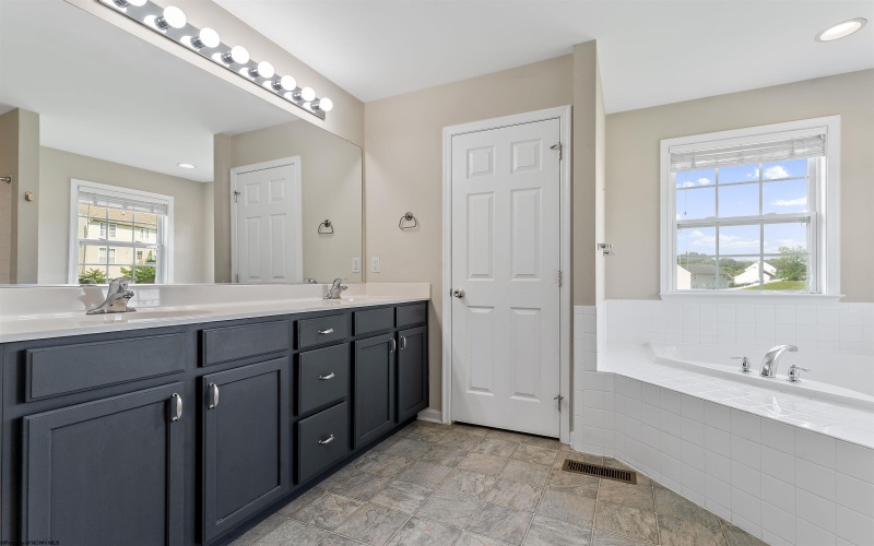 453 Blackberry Ridge Drive, Morgantown, West Virginia 26508, 4 Bedrooms Bedrooms, 10 Rooms Rooms,3 BathroomsBathrooms,Single Family Detached,For Sale,Blackberry Ridge,10160049